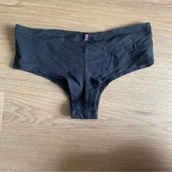 VS Pink Cheeskter - Picture 2 of 3